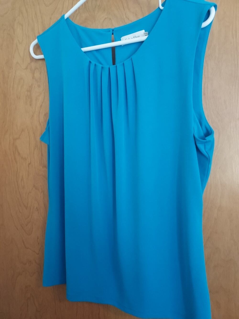 Calvin Klein Sleeveless Blouse size Large pleated front .. wonderfully made EUC